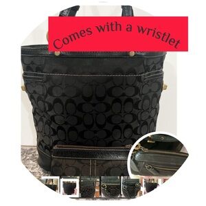 The Coach two-piece set includes a wristlet. USED.